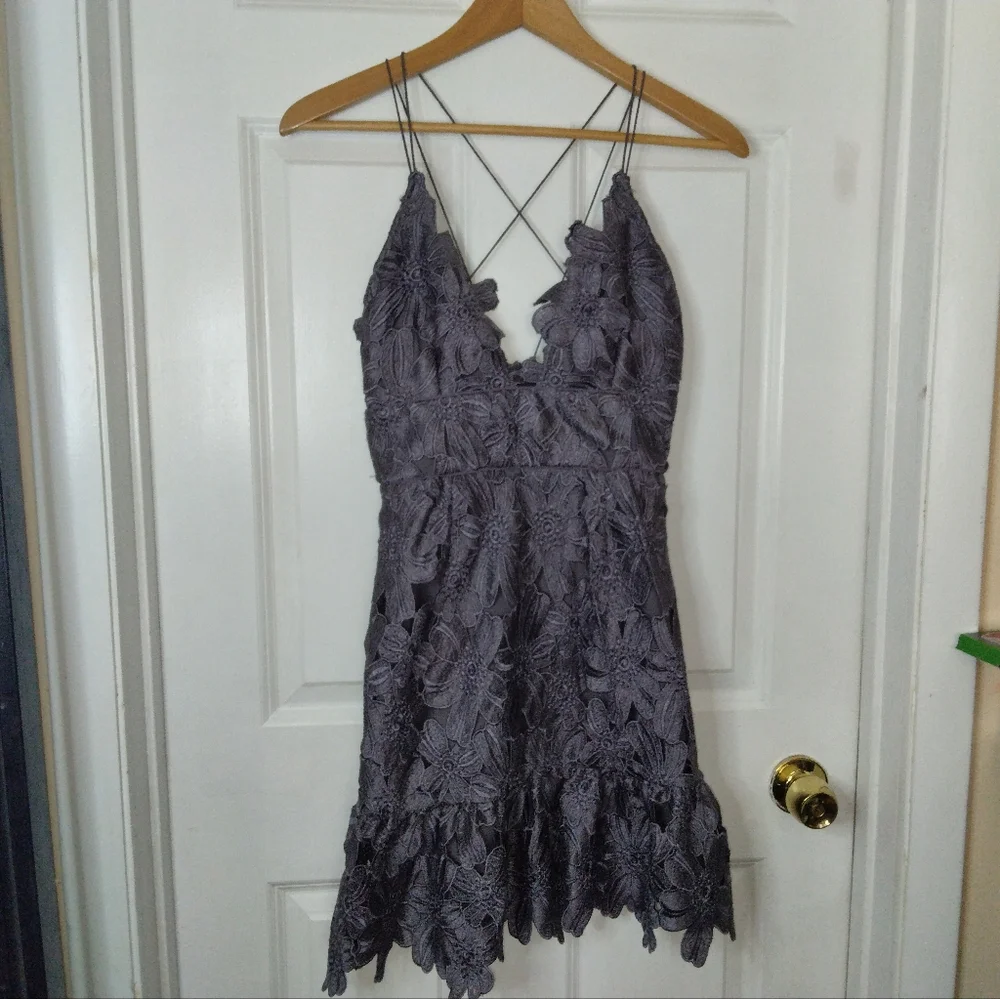 SAYLOR Alayna Lace Dress in Shark Size XS - Picture 5 of 16